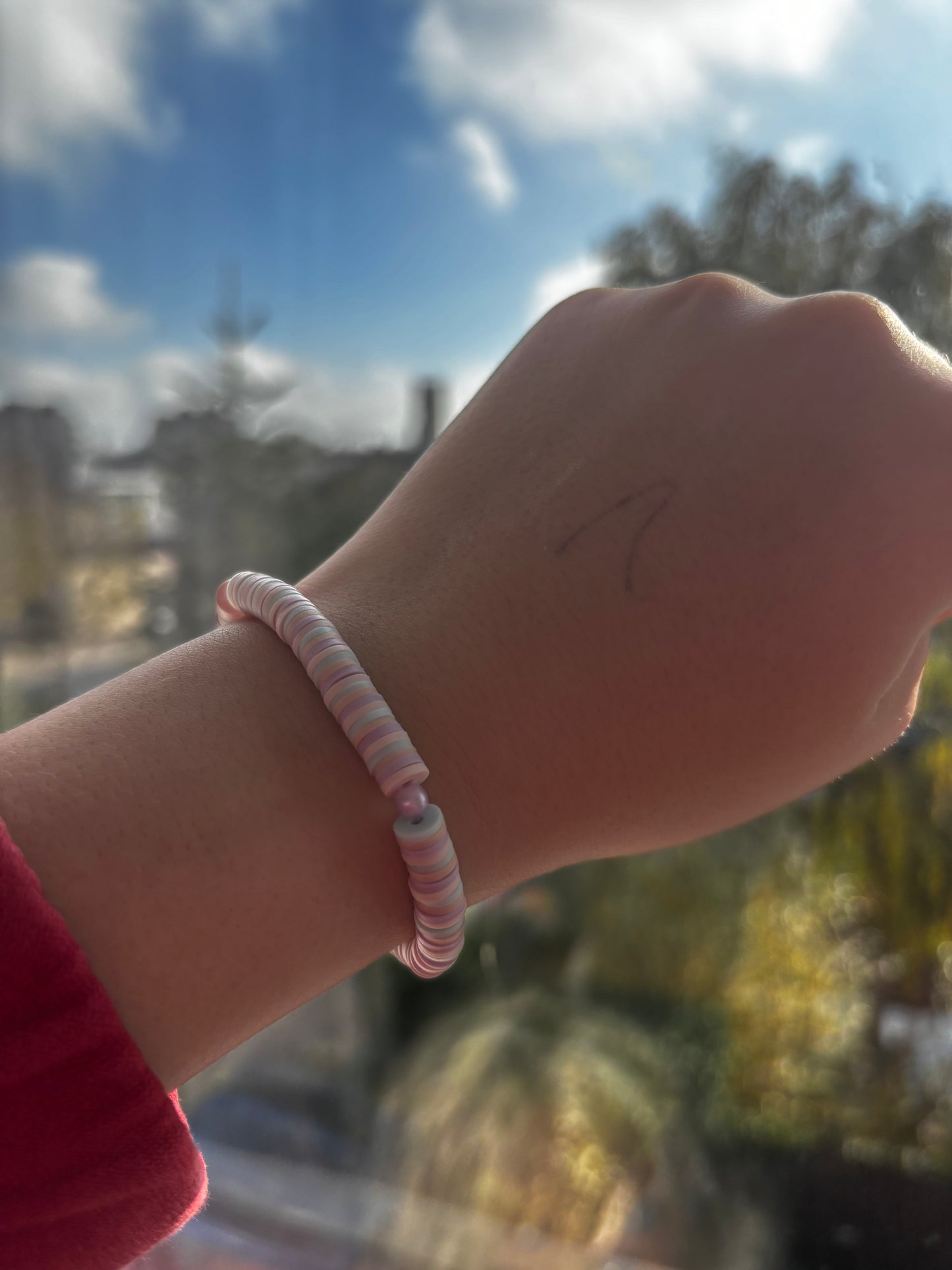 Armbandje met vrolijke kleuren