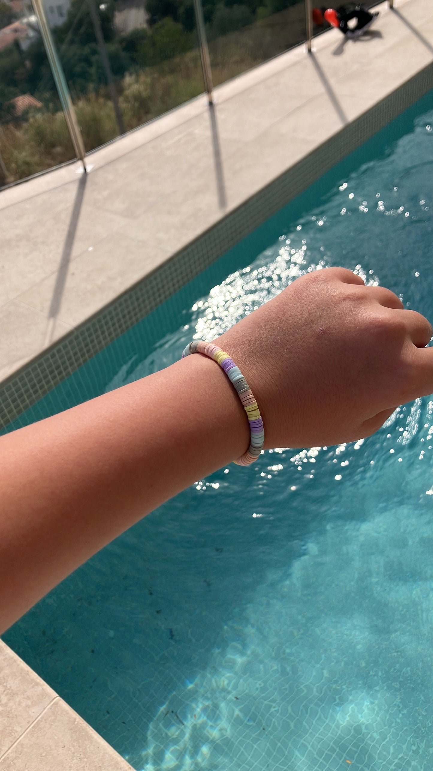 Armbandje uitrekbaar meerkleurig