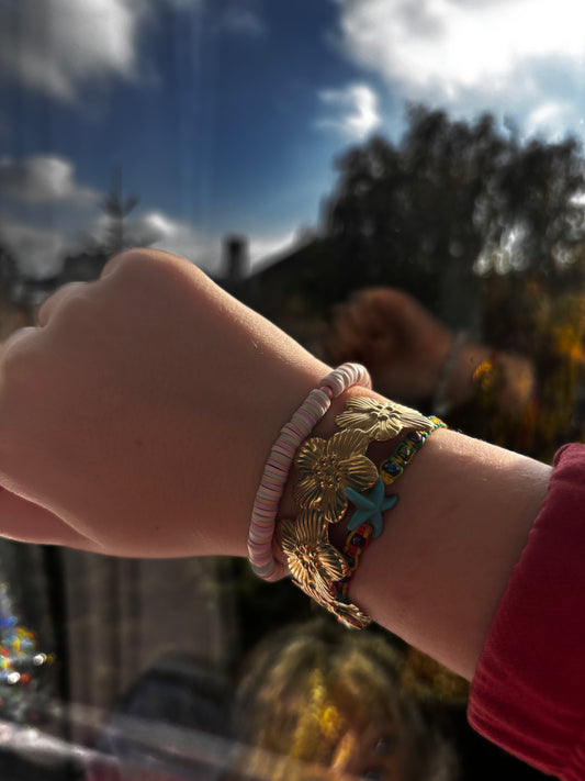 Armbandje met vrolijke kleuren