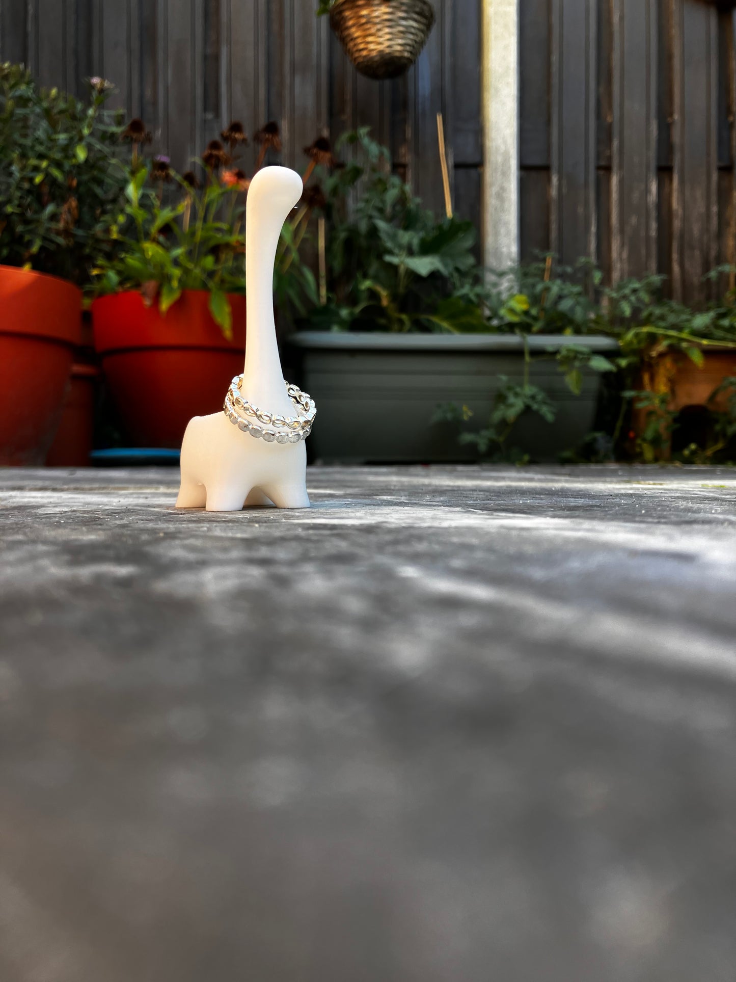 Ring houder dino wit