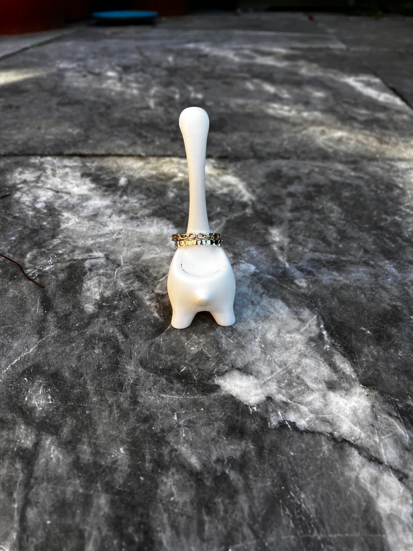 Ring houder dino wit